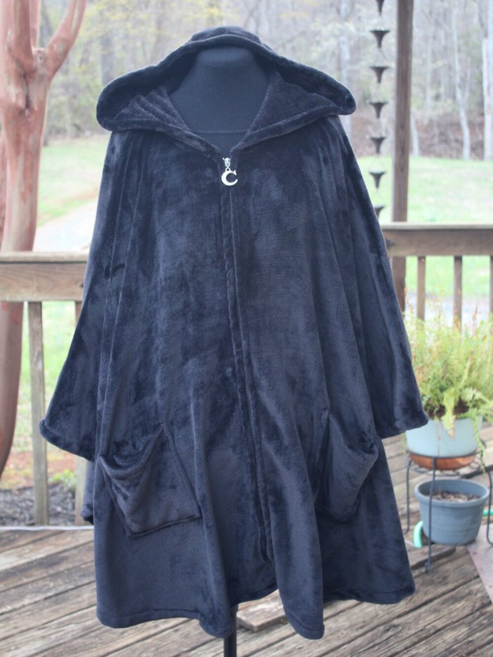Elegant Hooded CAPE Furry Black Zip Up Women's Cape One Size Loungewear Beach